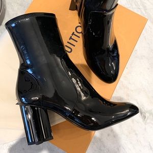 ❌SOLD❌Louis Vuitton Patent Silhouette Ankle Boots